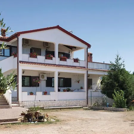 2 Bedroom Stunning In Apartman Peruški