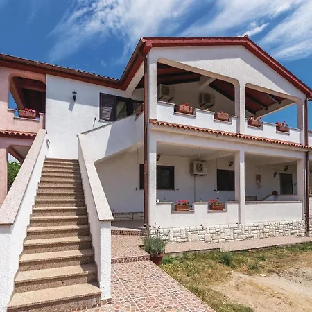 Two-bedroom In * Peruški