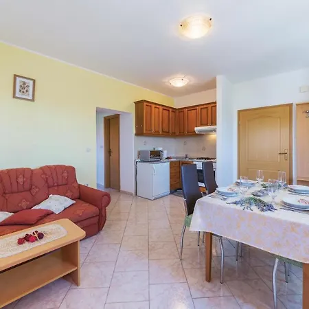 Two-bedroom In דירה
