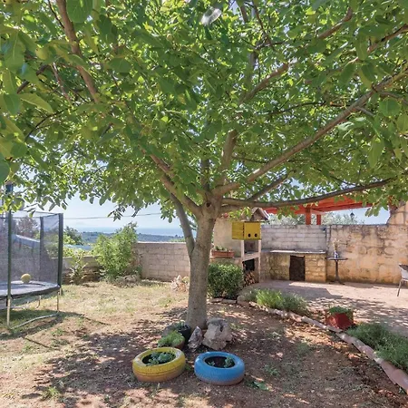 アパート Two-bedroom In Peruški