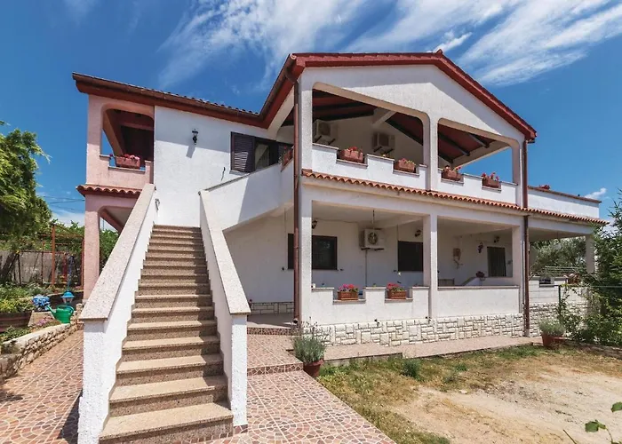 Two-bedroom In * Peruški